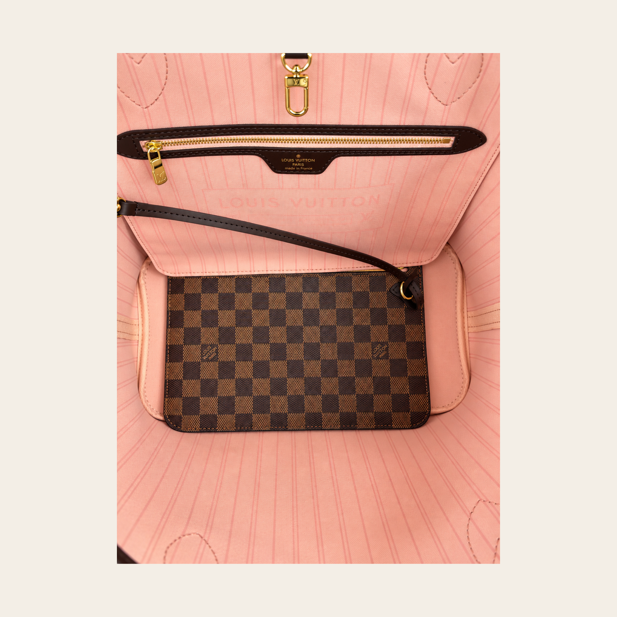 LOUIS VUITTON — Neverfull MM Braided en Damier Ébène, doublure rose