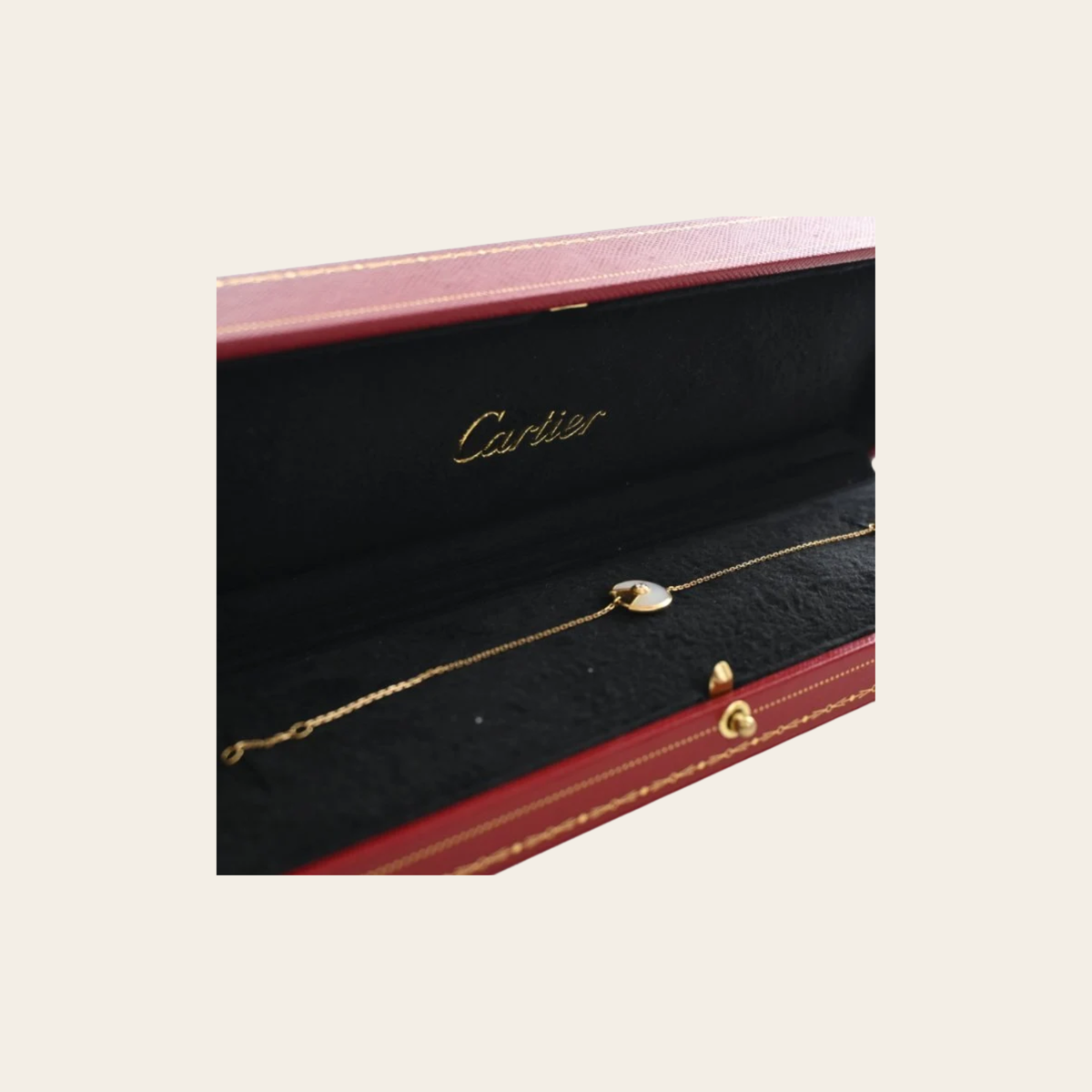 CARTIER – Bracelet Amulette de Cartier XS en Or Jaune 18 ct, Nacre Blanche et Diamant, Taille 17