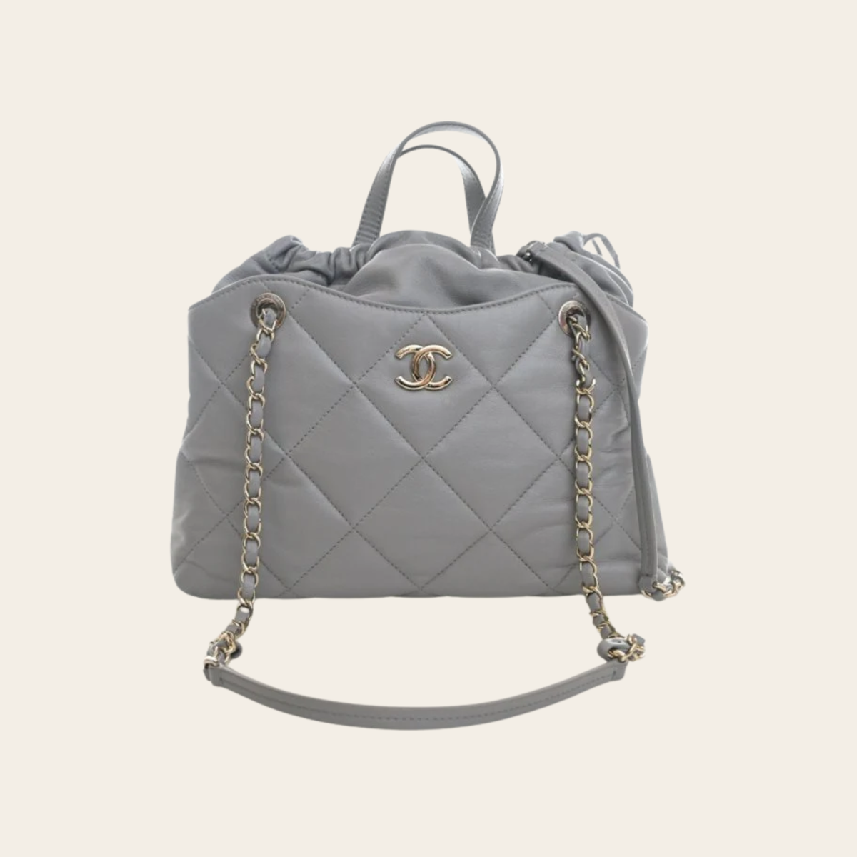Chanel Sac Seau Drawstring Medium en Agneau Matelassé Gris