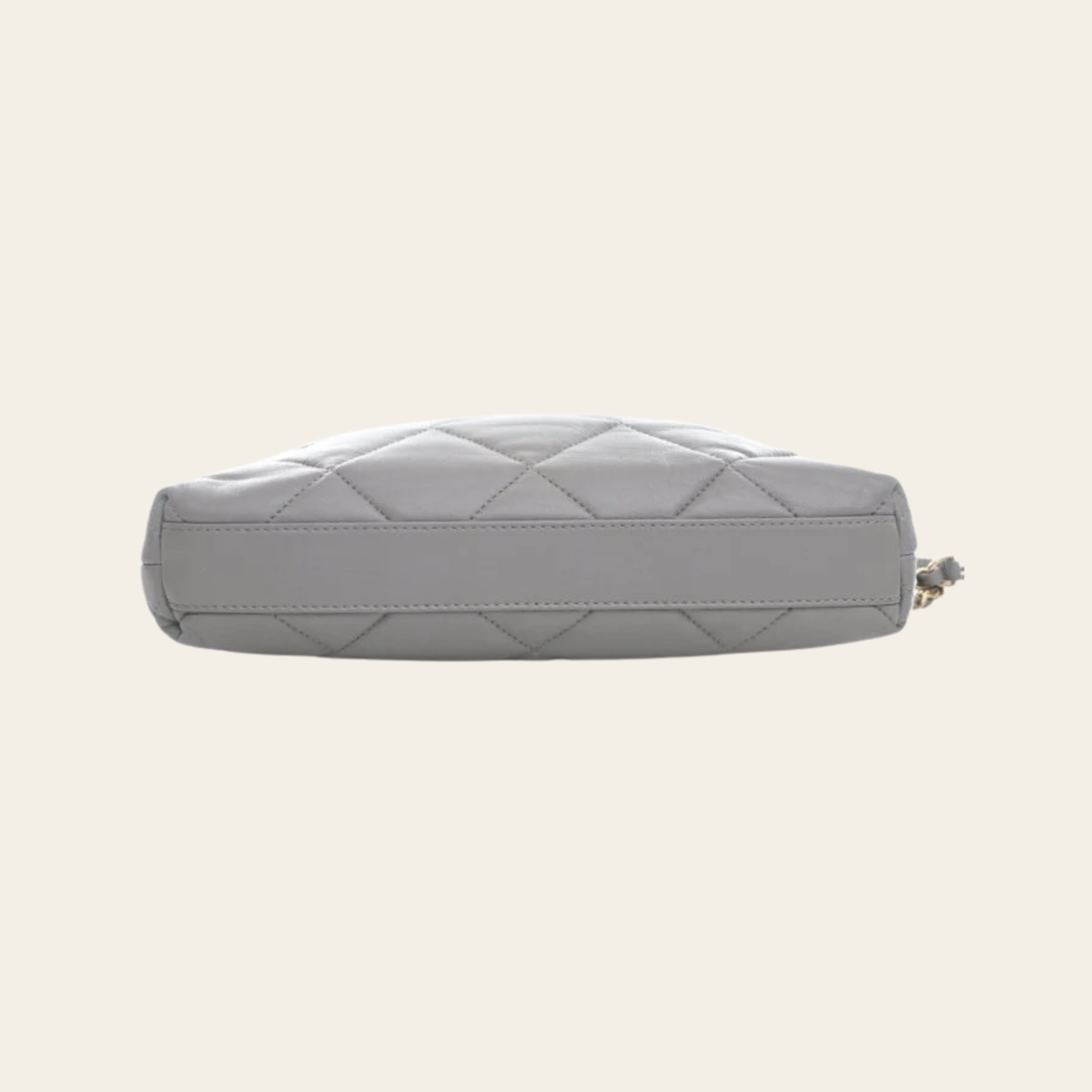 Chanel Sac Seau Drawstring Medium en Agneau Matelassé Gris