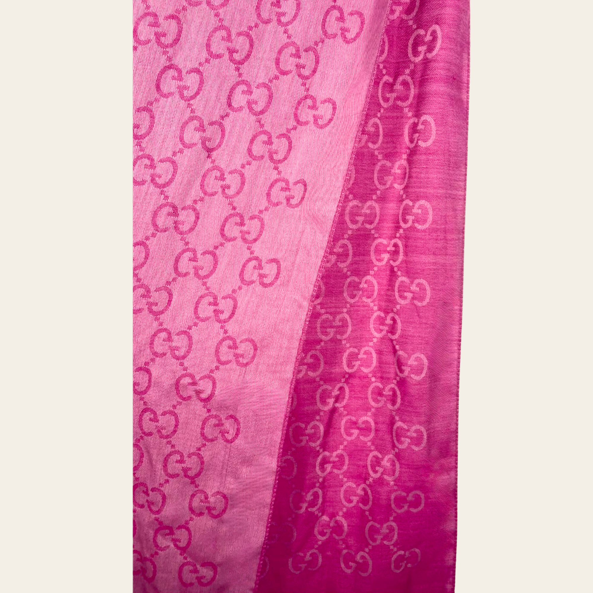 GUCCI – Foulard GG Jacquard Rose Fuchsia