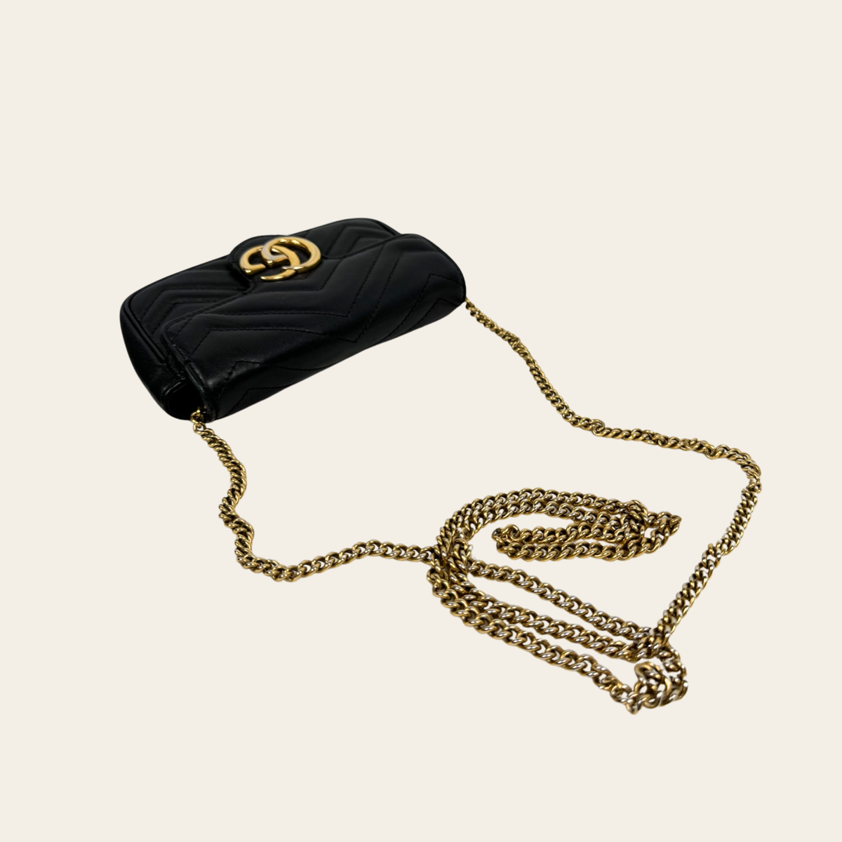 GUCCI — Sac GG Marmont Super Mini en cuir matelassé noir