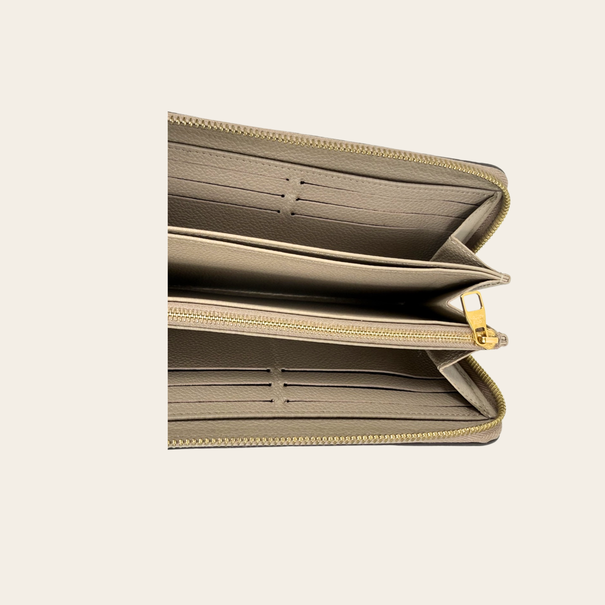 LOUIS VUITTON — Portefeuille Zippy en cuir Monogram Empreinte, Taupe