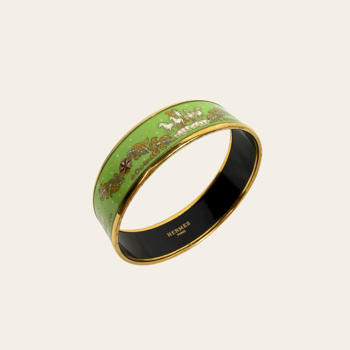 HERMÈS — Bracelet large en émail imprimé « Chevaux », vert & doré