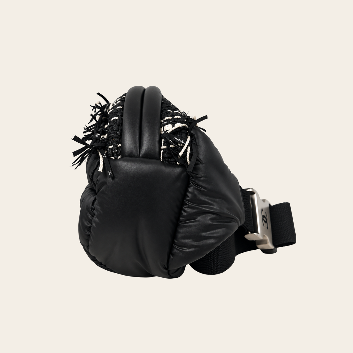 CHANEL — Sac banane Coco Neige en nylon et tweed noir & blanc