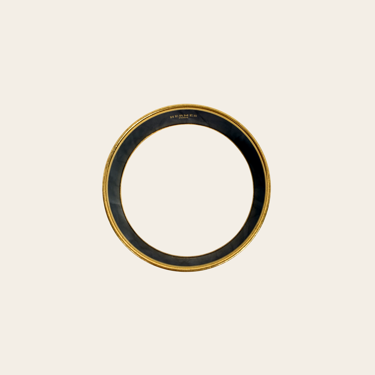 HERMÈS — Bracelet large en émail imprimé « Chevaux », vert & doré