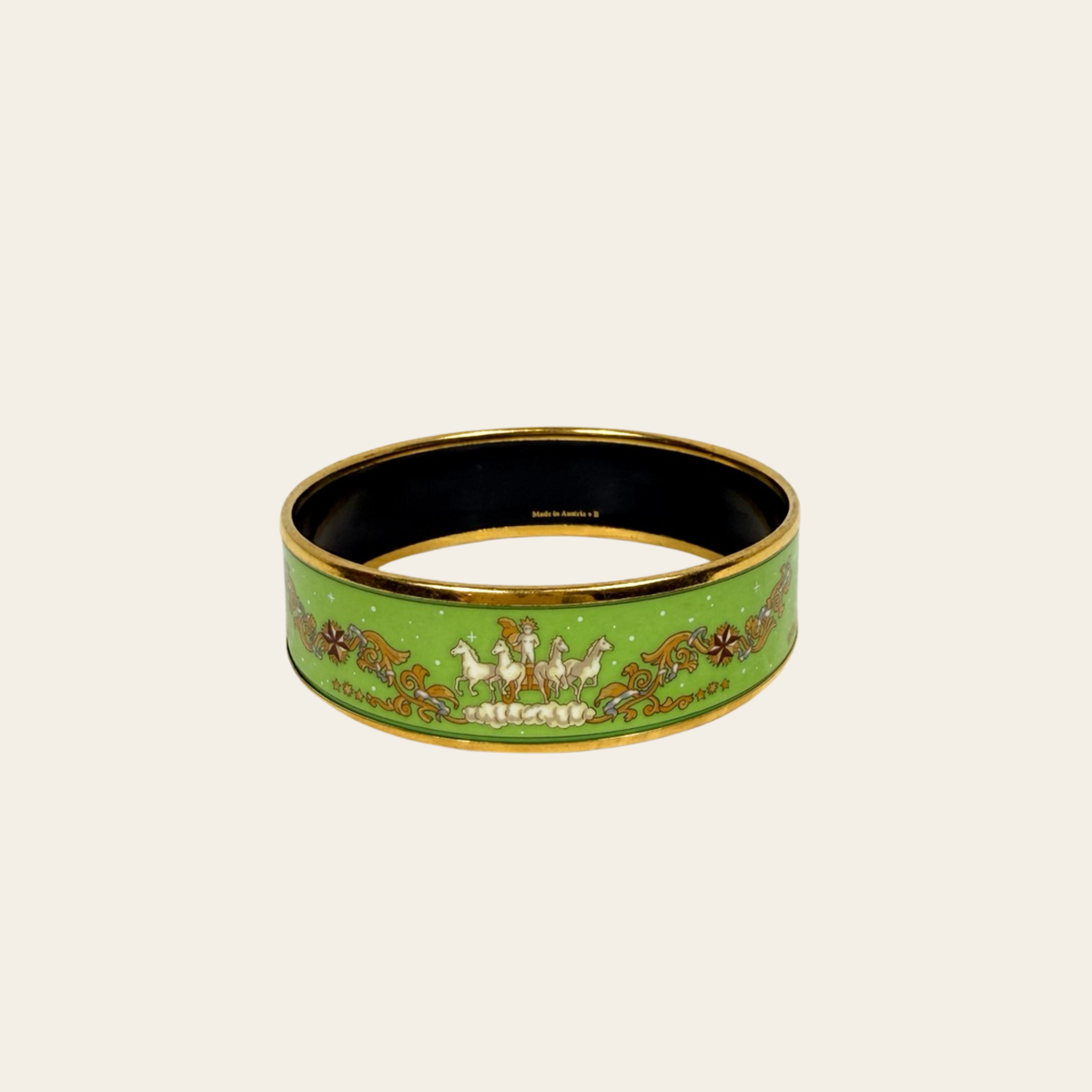 HERMÈS — Bracelet large en émail imprimé « Chevaux », vert & doré