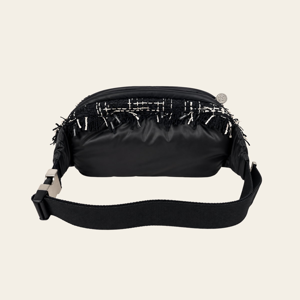 CHANEL — Sac banane Coco Neige en nylon et tweed noir & blanc