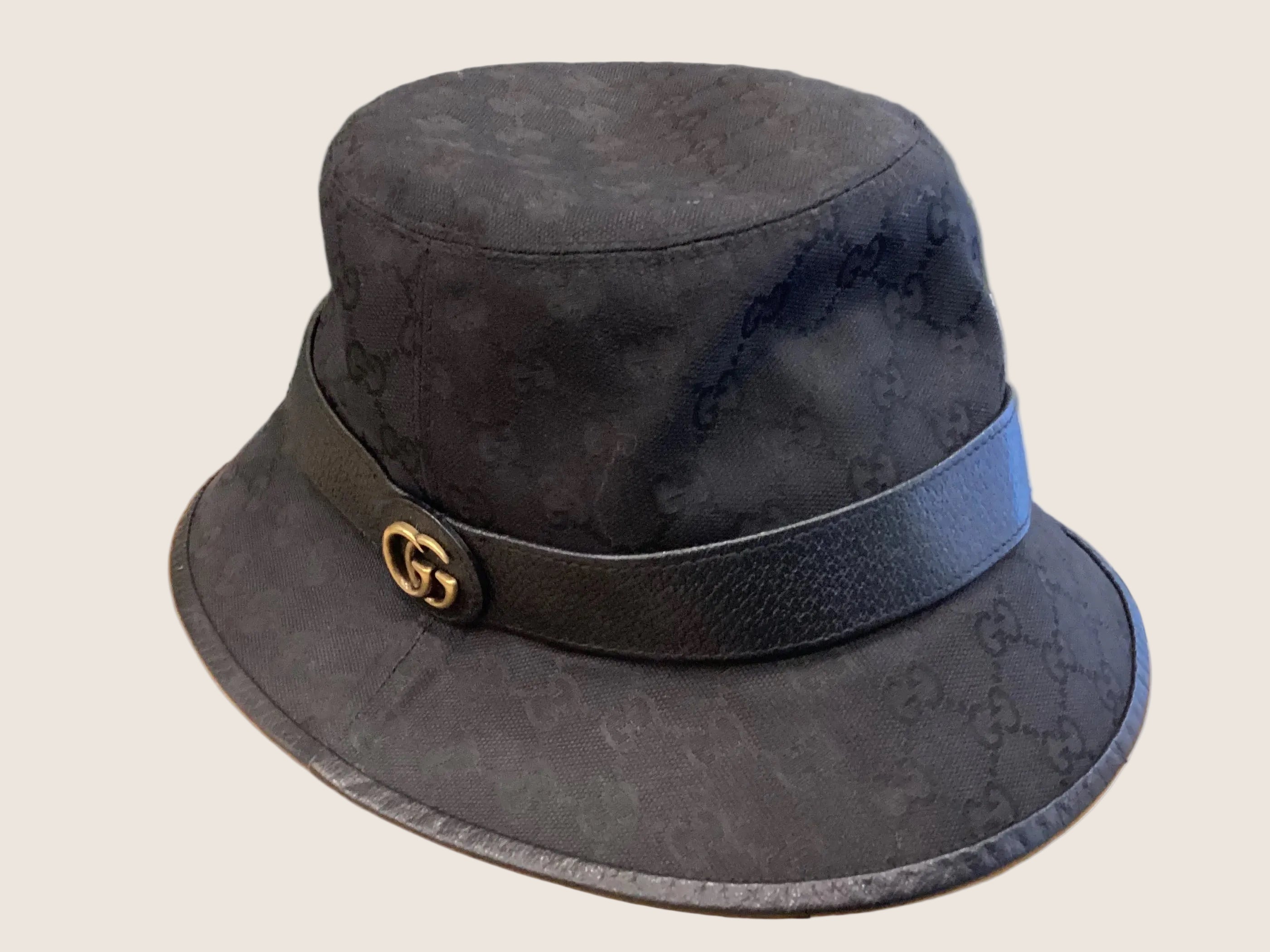 Gucci Bucket Hat GG Supreme
