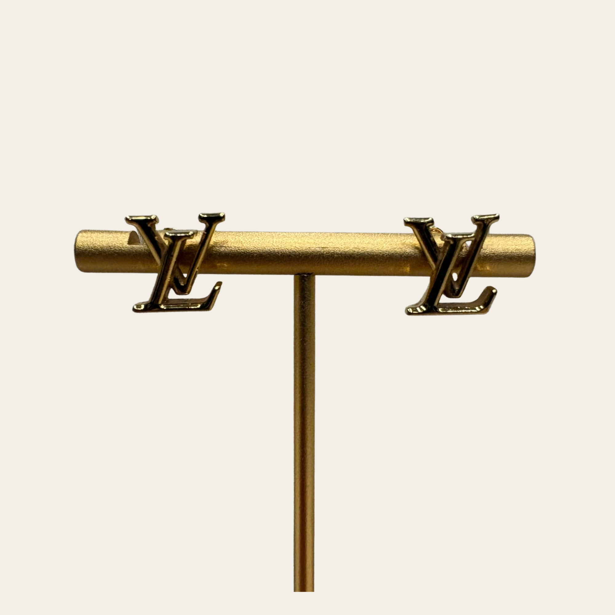 Louis Vuitton boucles Stud