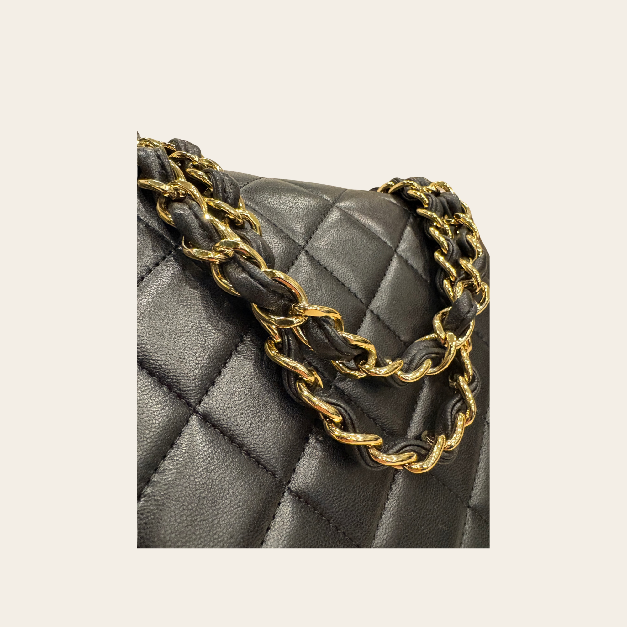 Chanel Classic Jumbo Flap Série 19
