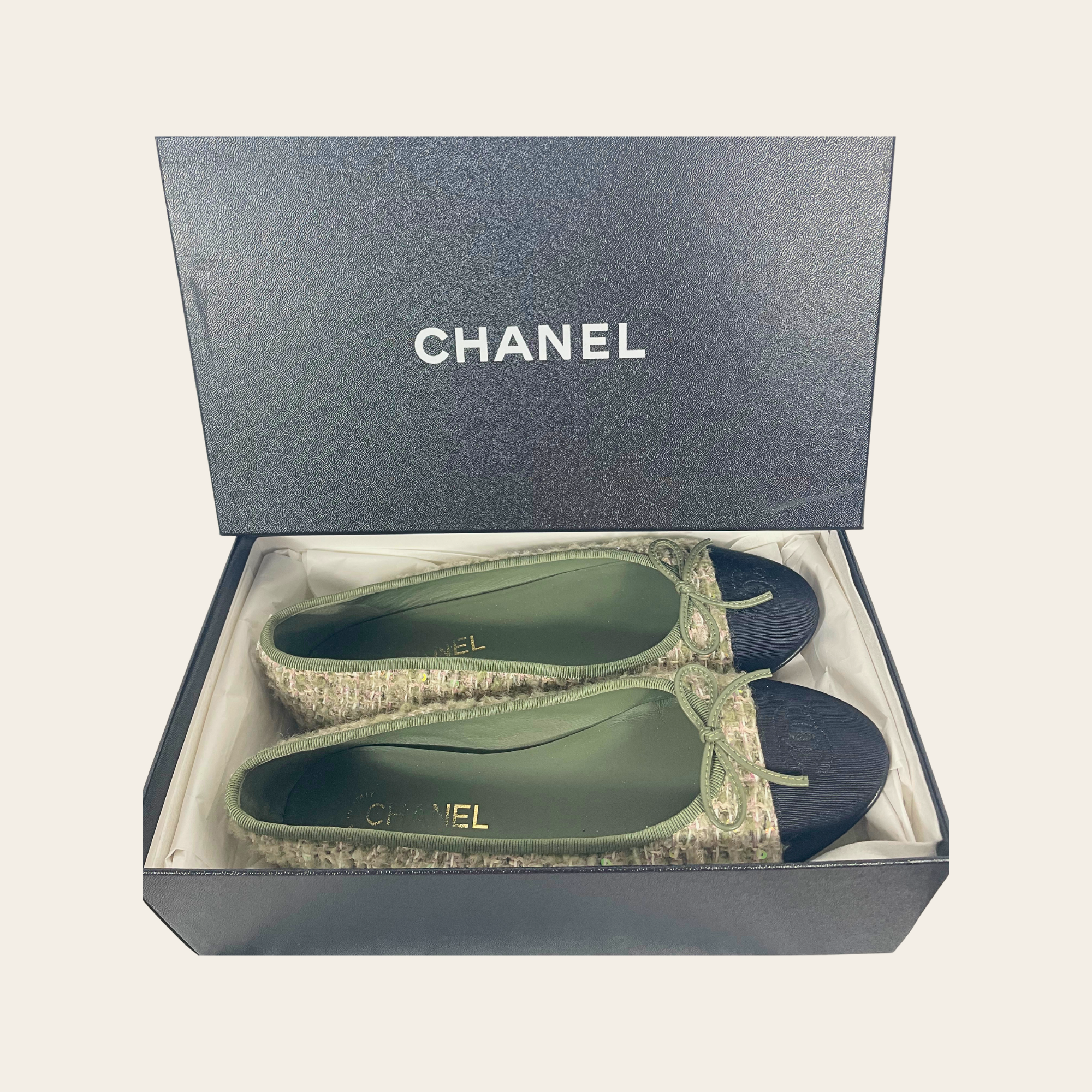 Chanel Ballerines Cap Toe CC en Tweed Vert Sauge et Gros-Grain Noir, 39