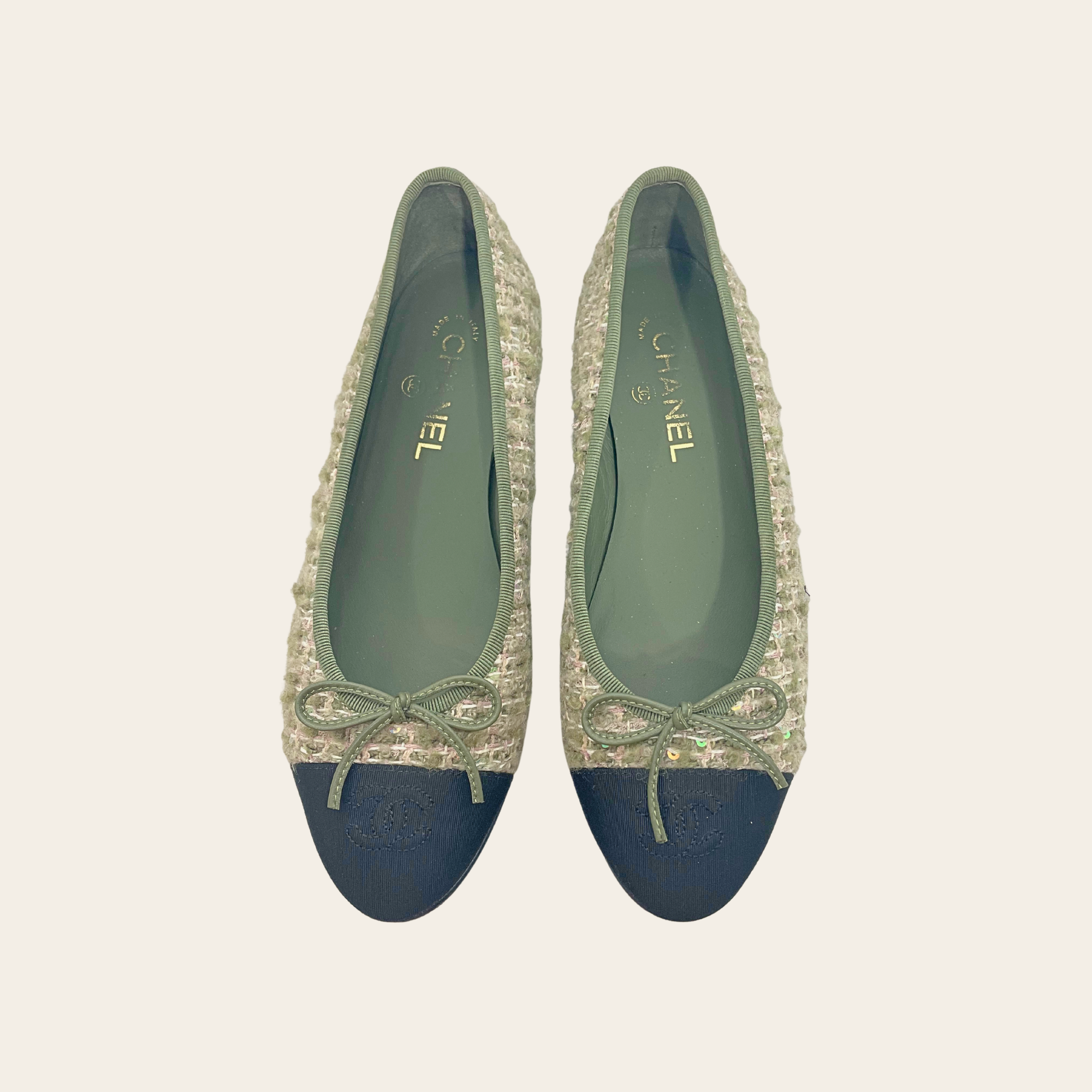 Chanel Ballerines Cap Toe CC en Tweed Vert Sauge et Gros-Grain Noir, 39