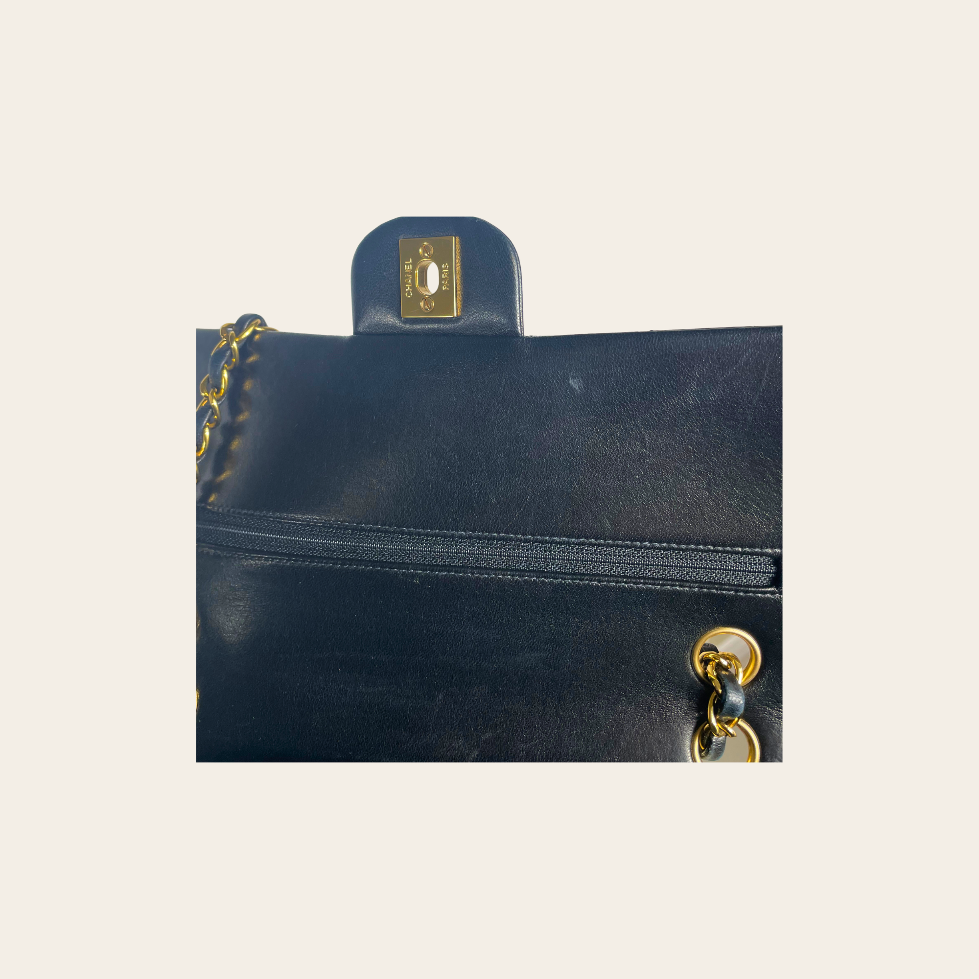 CHANEL -Classic Medium Double Flap 24K, Cuir d’Agneau Matelassé Noir (2003-2004)