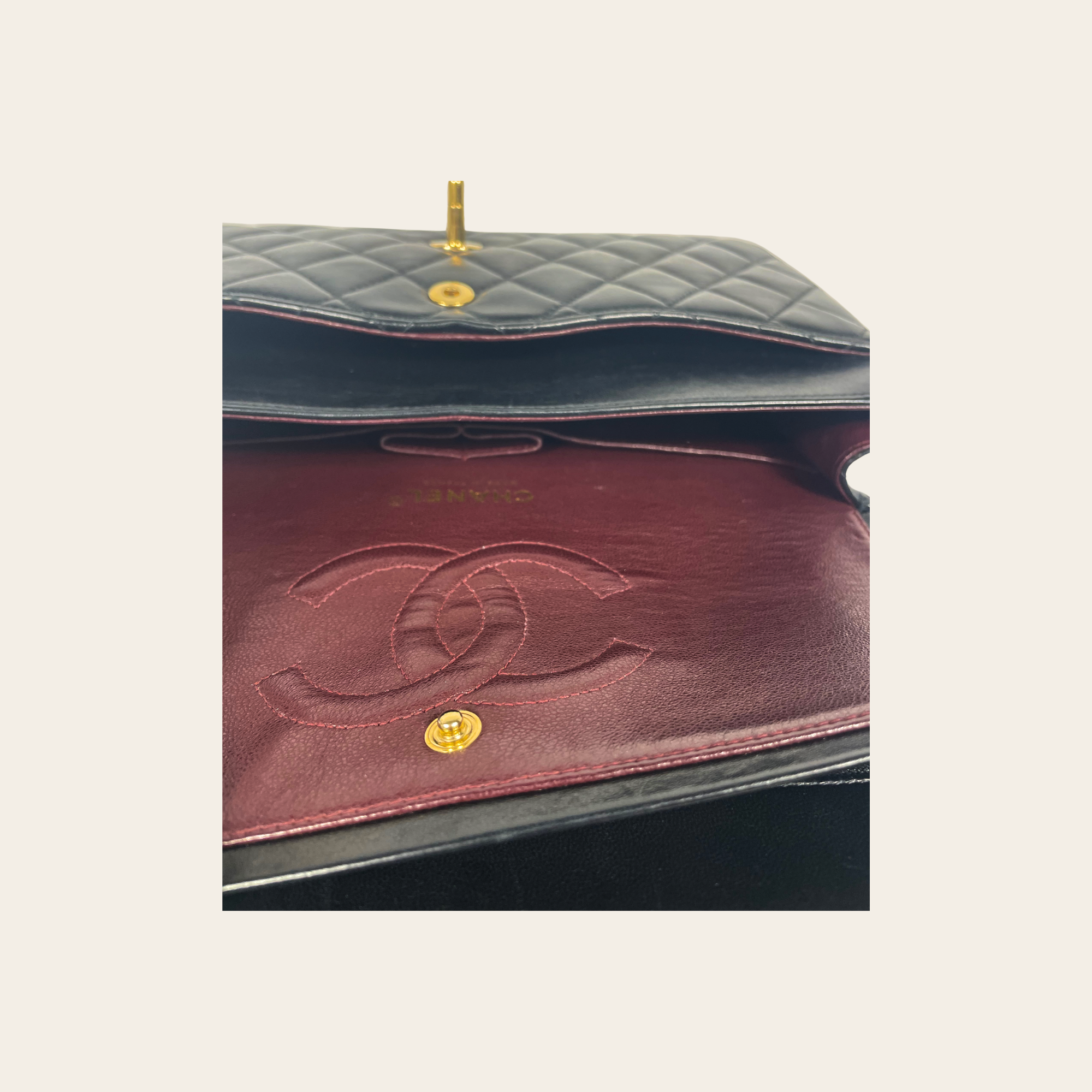 CHANEL -Classic Medium Double Flap 24K, Cuir d’Agneau Matelassé Noir (2003-2004)