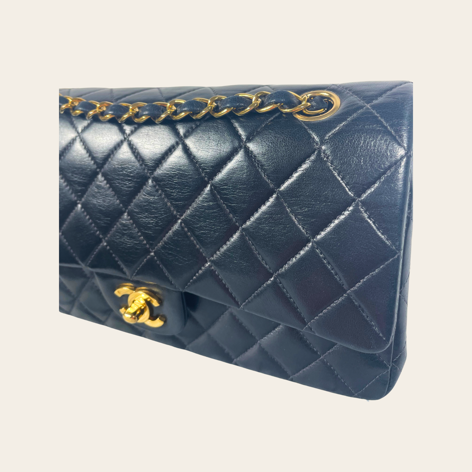 CHANEL -Classic Medium Double Flap 24K, Cuir d’Agneau Matelassé Noir (2003-2004)