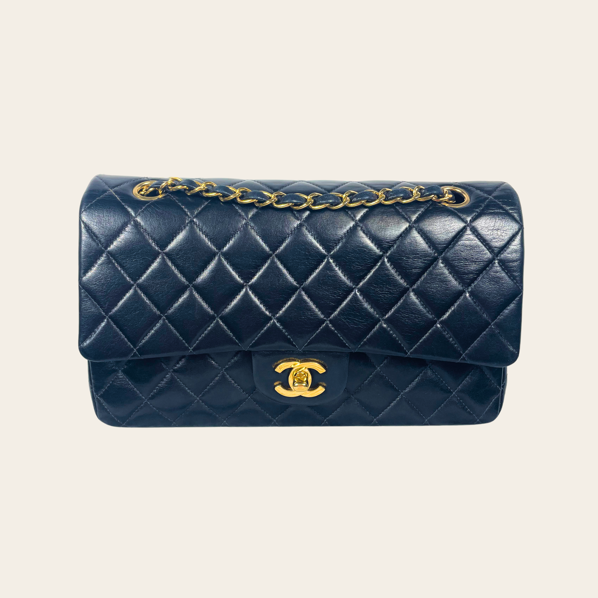 CHANEL -Classic Medium Double Flap 24K, Cuir d’Agneau Matelassé Noir (2003-2004)