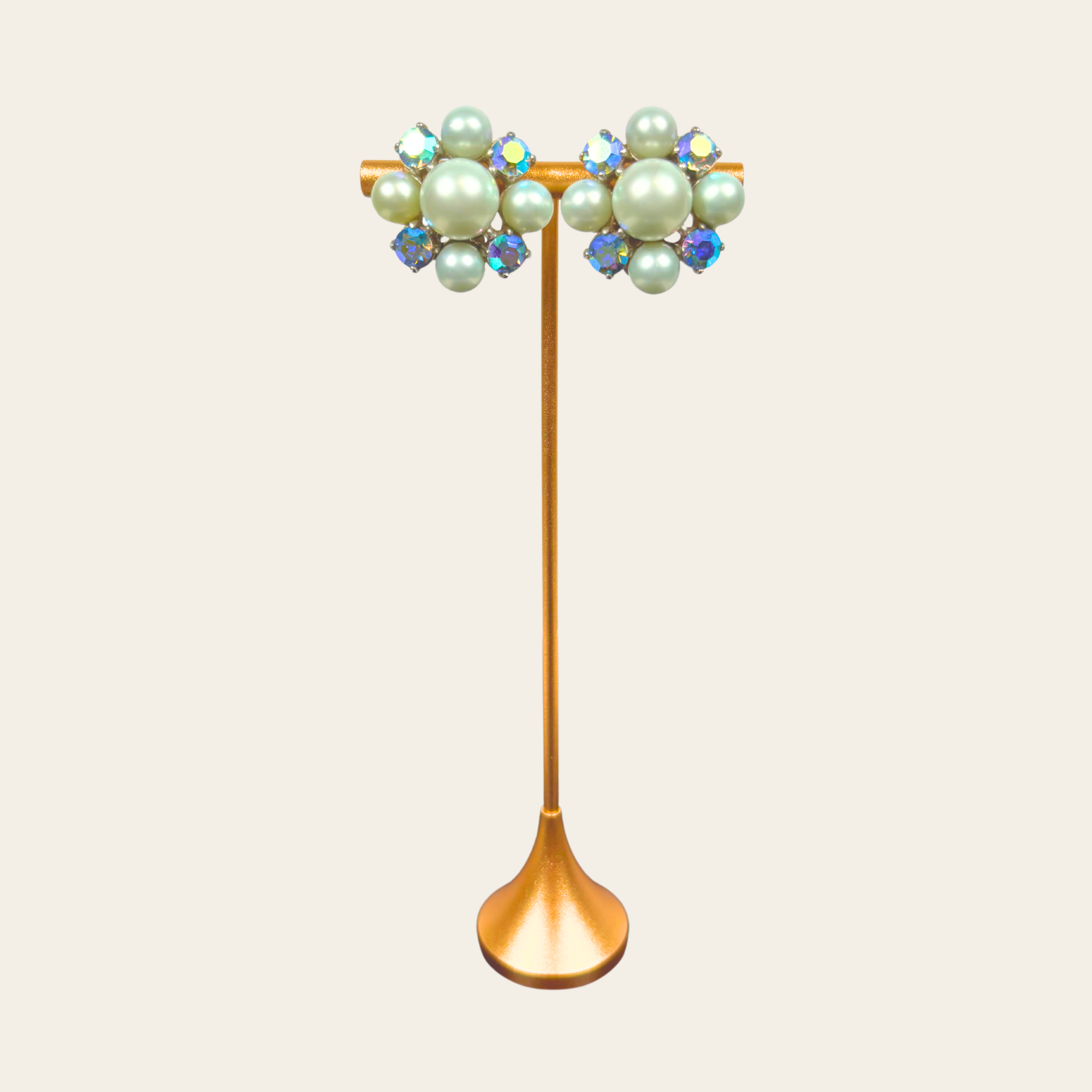 SCHIAPARELLI – Boucles d'Oreilles Clip Fleur à Perles et Cristaux Aurora Borealis
