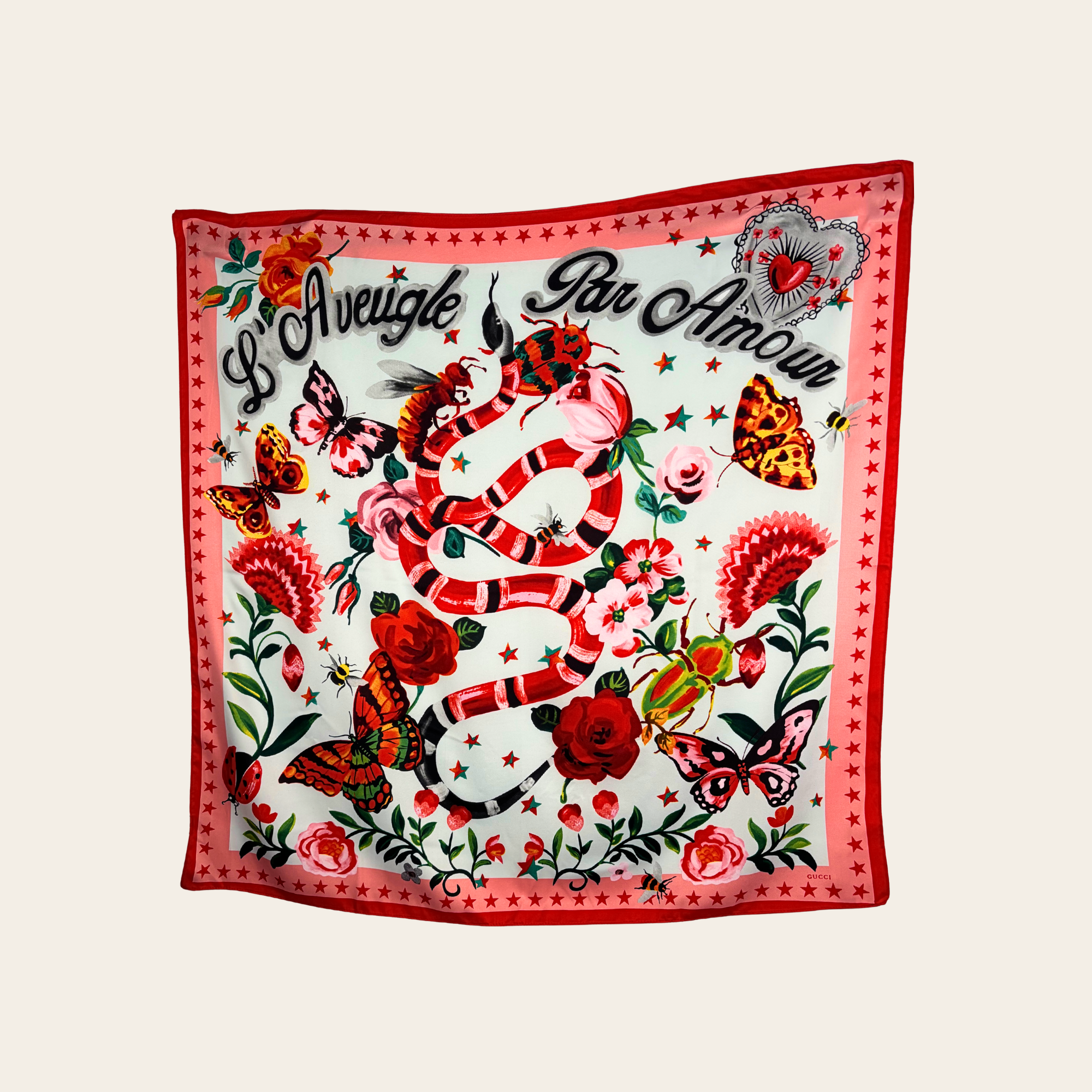 GUCCI – Carré en Soie « L'Aveugle Par Amour »