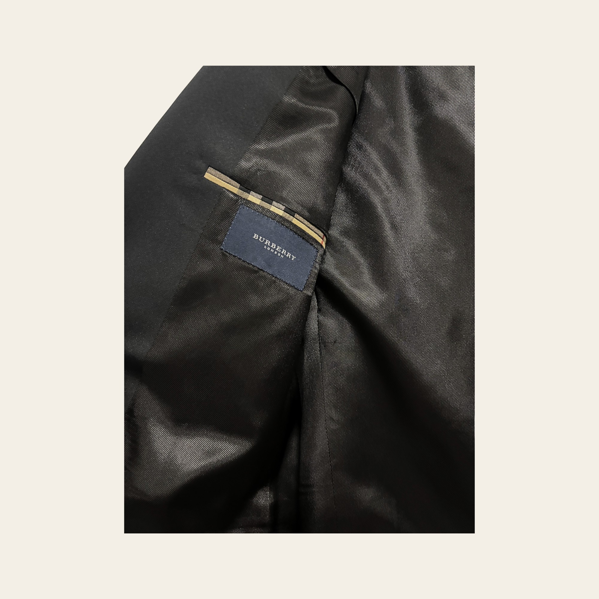 BURBERRY LONDON – Veston de Smoking en Laine Noire à Revers Satinés