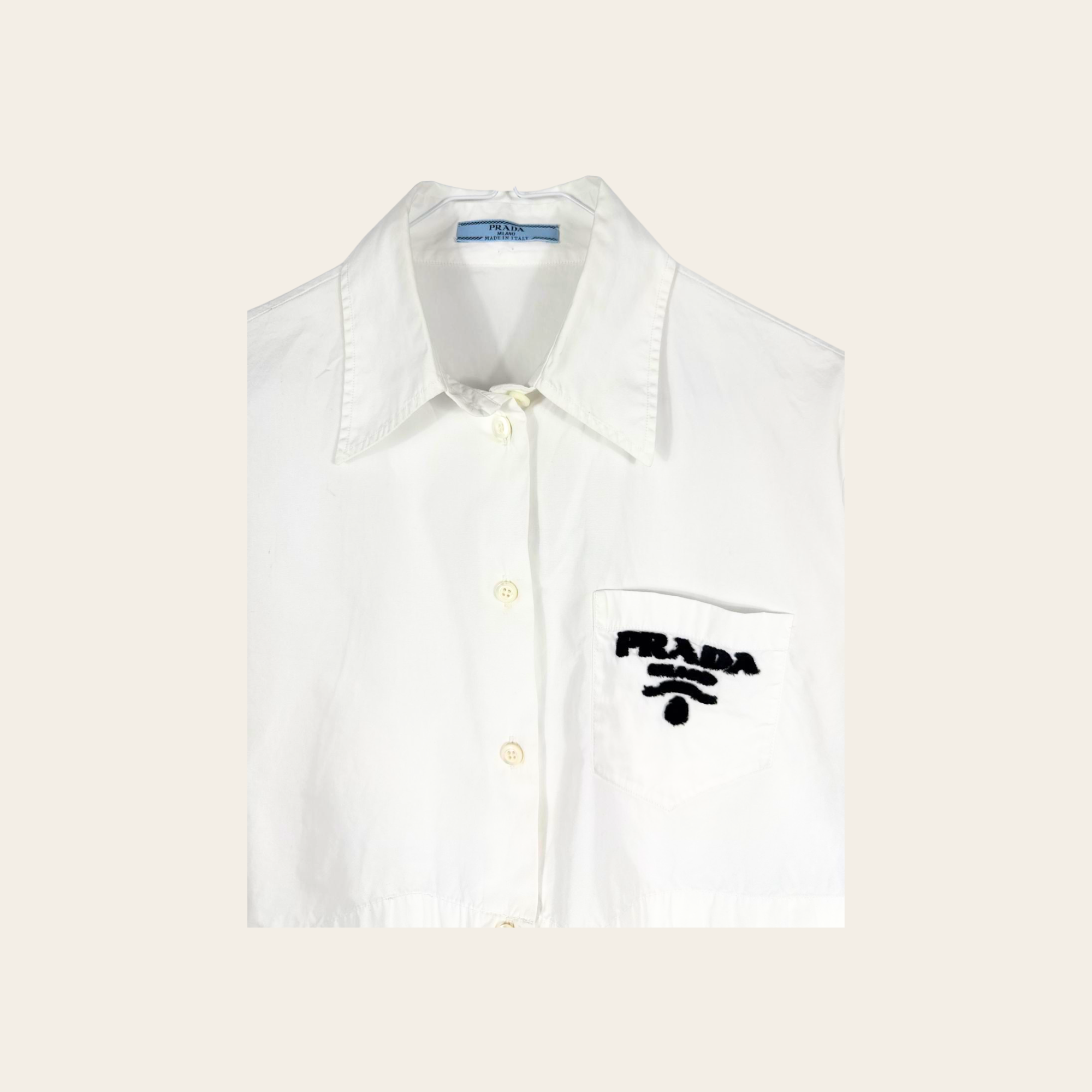 PRADA – Chemise courte en popeline avec logo brodé, M