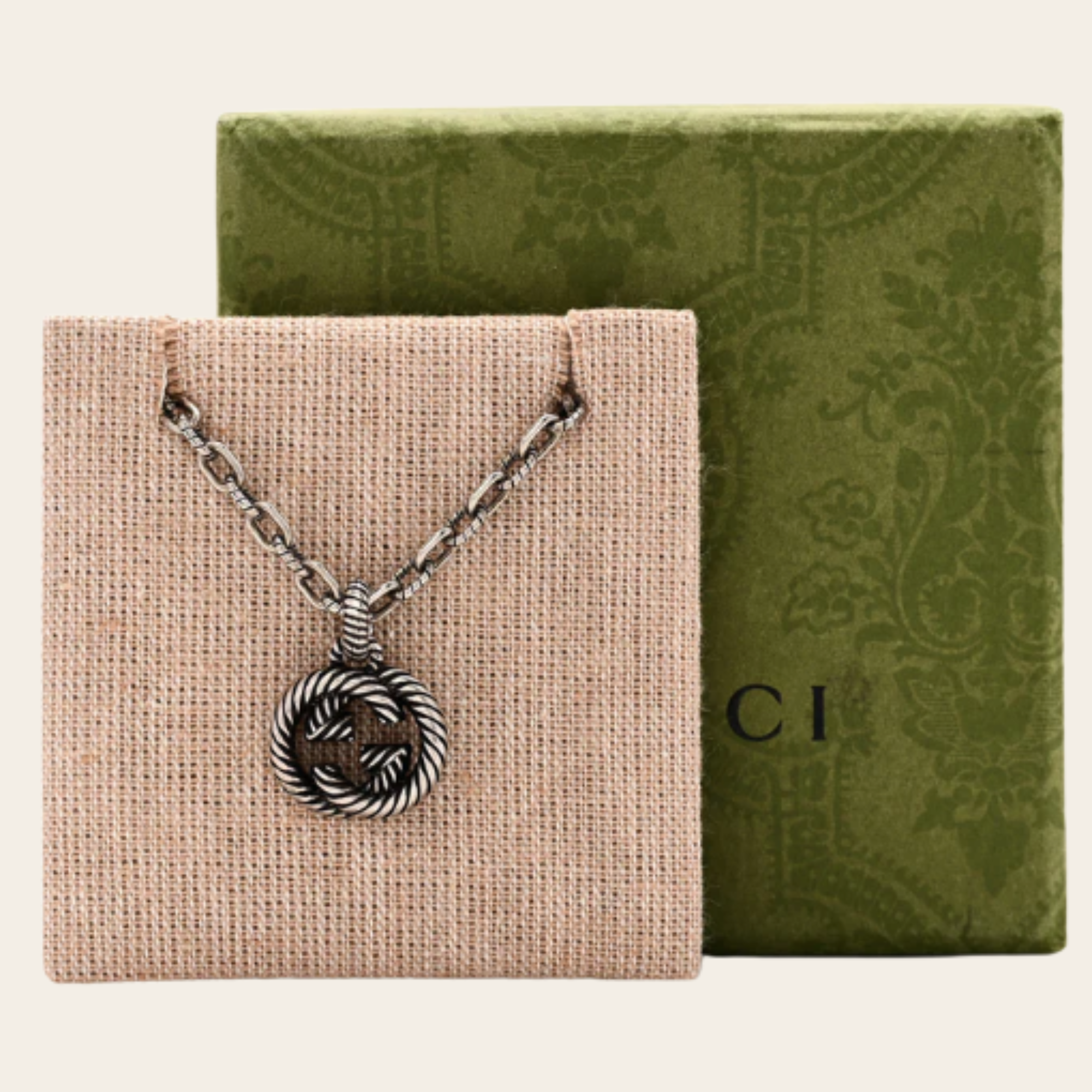 GUCCI - Collier “Interlocking G Rope Pendant” en Argent Vieilli
