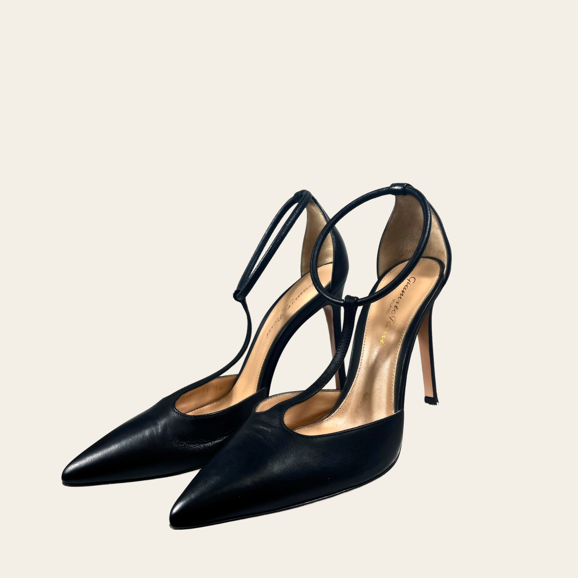 GIANVITO ROSSI - Ribbon T-Strap Pumps 36