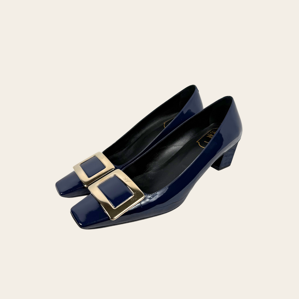 ROGER VIVIER — Escarpins à boucle signature en cuir verni bleu marine, taille 39
