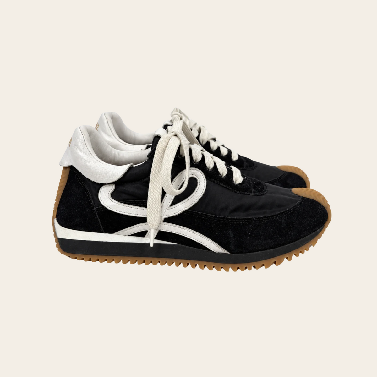 LOEWE — Baskets Flow Runner en nylon et suède noirs à monogramme L blanc et semelle gomme, pointure 38 EU