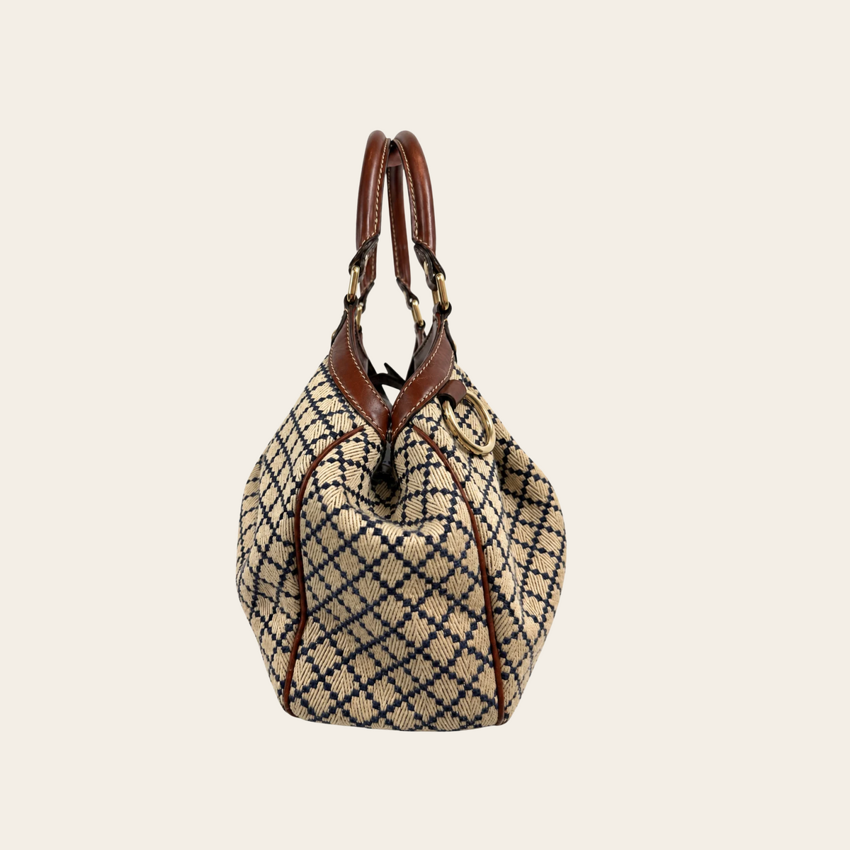 GUCCI — Sac cabas Sukey Medium en toile jacquard Diamante beige et bleu marine, garnitures en cuir brun et détails dorés, taille M