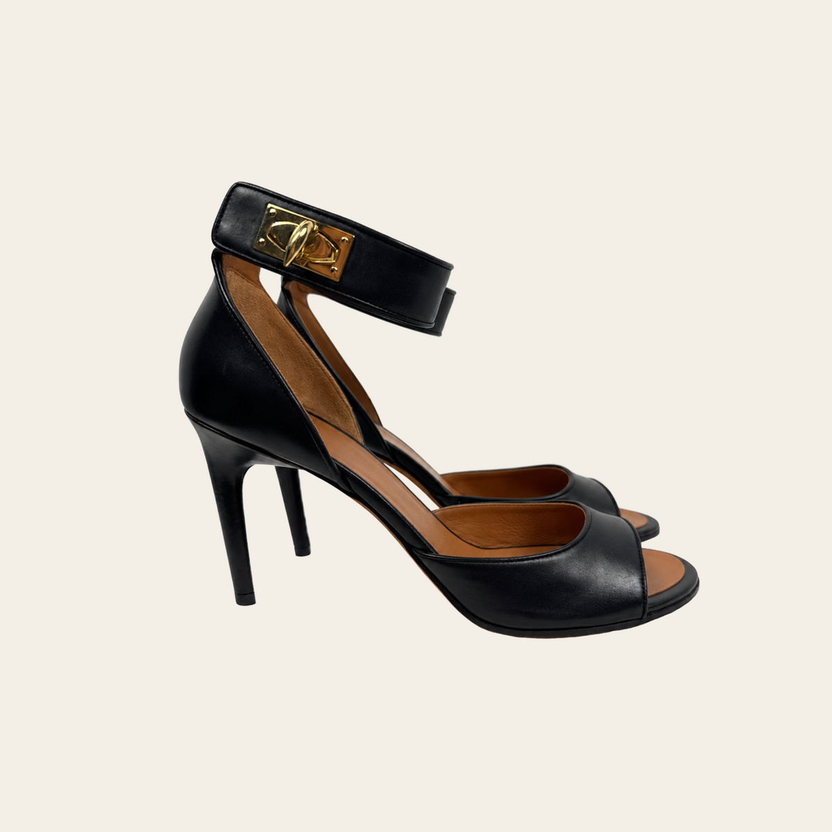 GIVENCHY — Sandales Shark Lock en cuir noir à talons aiguilles et brides de cheville à fermoirs dorés, taille 39½