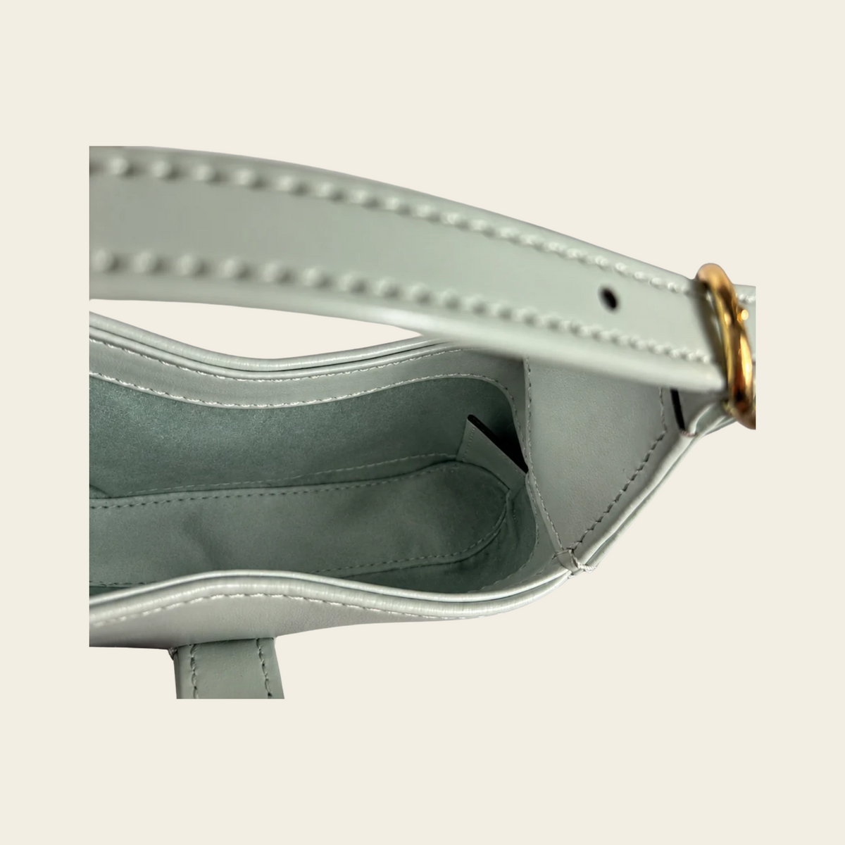GUCCI — Sac Jackie 1961 Nano en cuir vert sauge avec fermoir piston doré et bandoulière chaîne, taille Nano