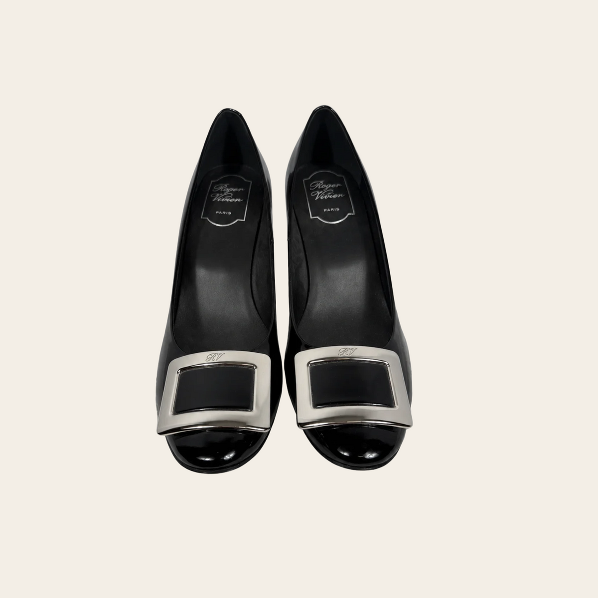 ROGER VIVIER — Escarpins en cuir verni noir à boucle rectangulaire argentée, taille 39