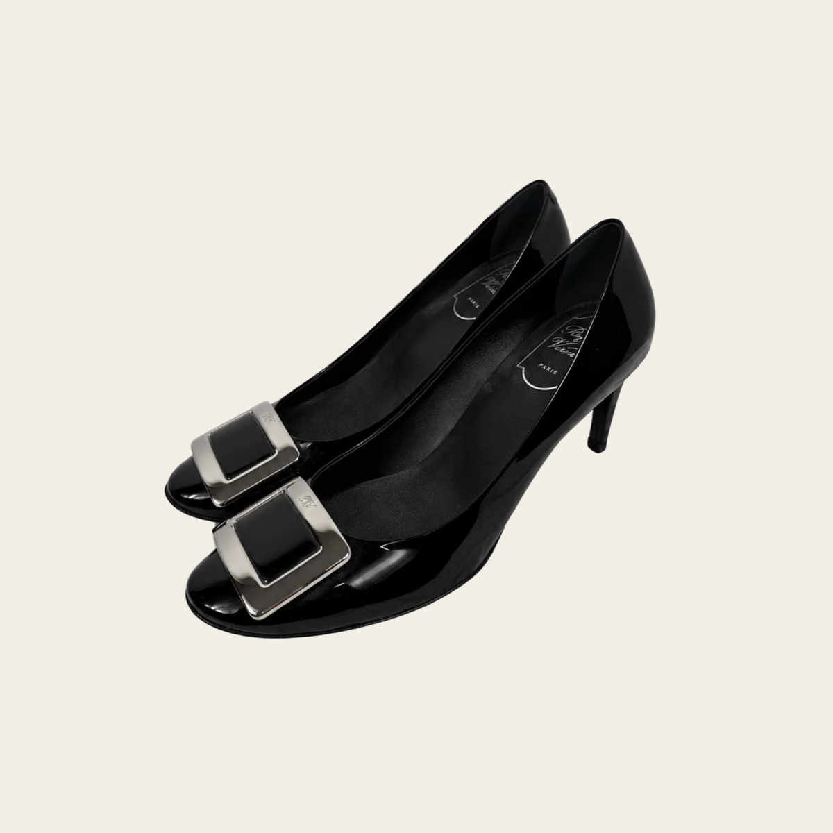 ROGER VIVIER — Escarpins en cuir verni noir à boucle rectangulaire argentée, taille 39