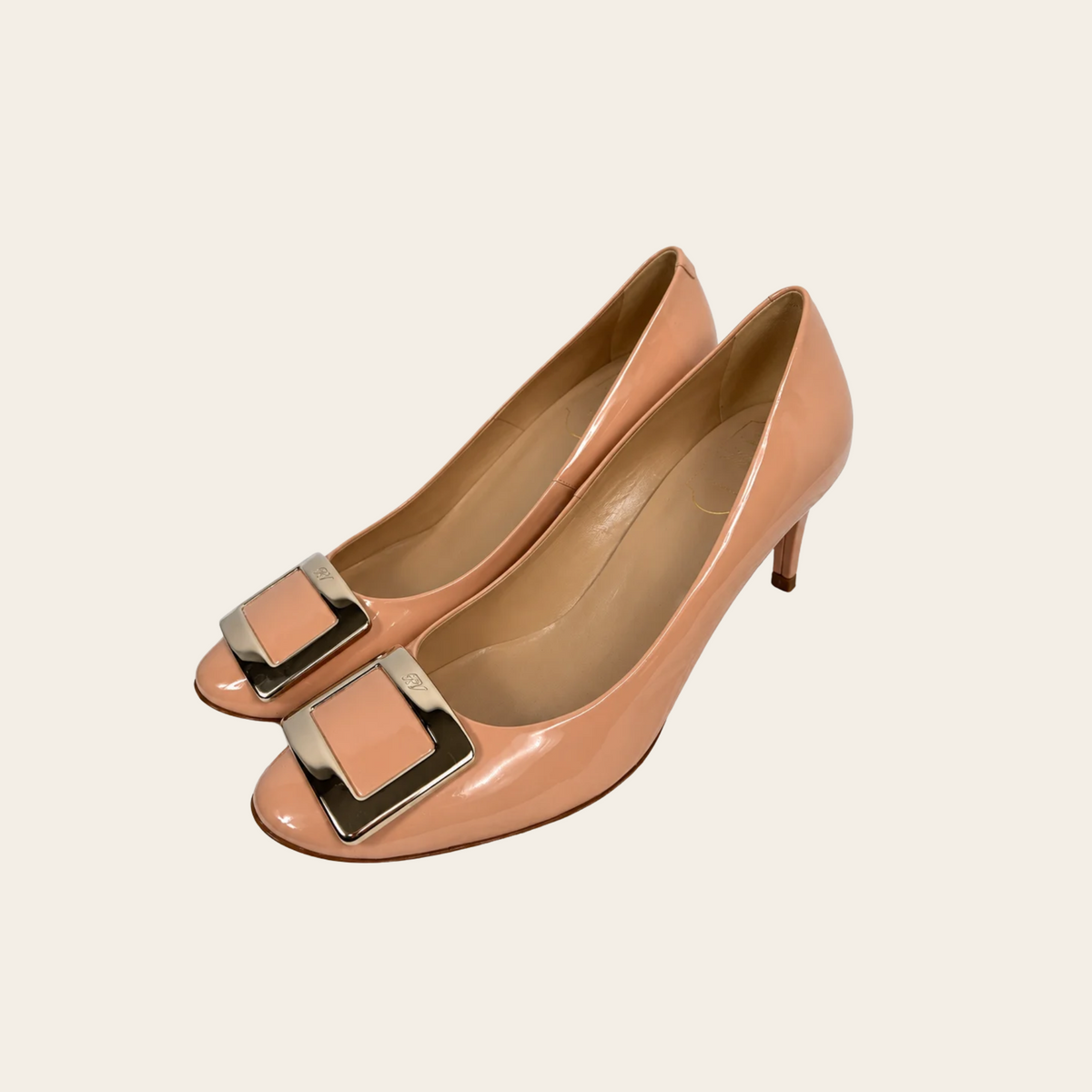 ROGER VIVIER — Escarpins à boucle signature en cuir verni rose poudré avec talons fins, taille 39