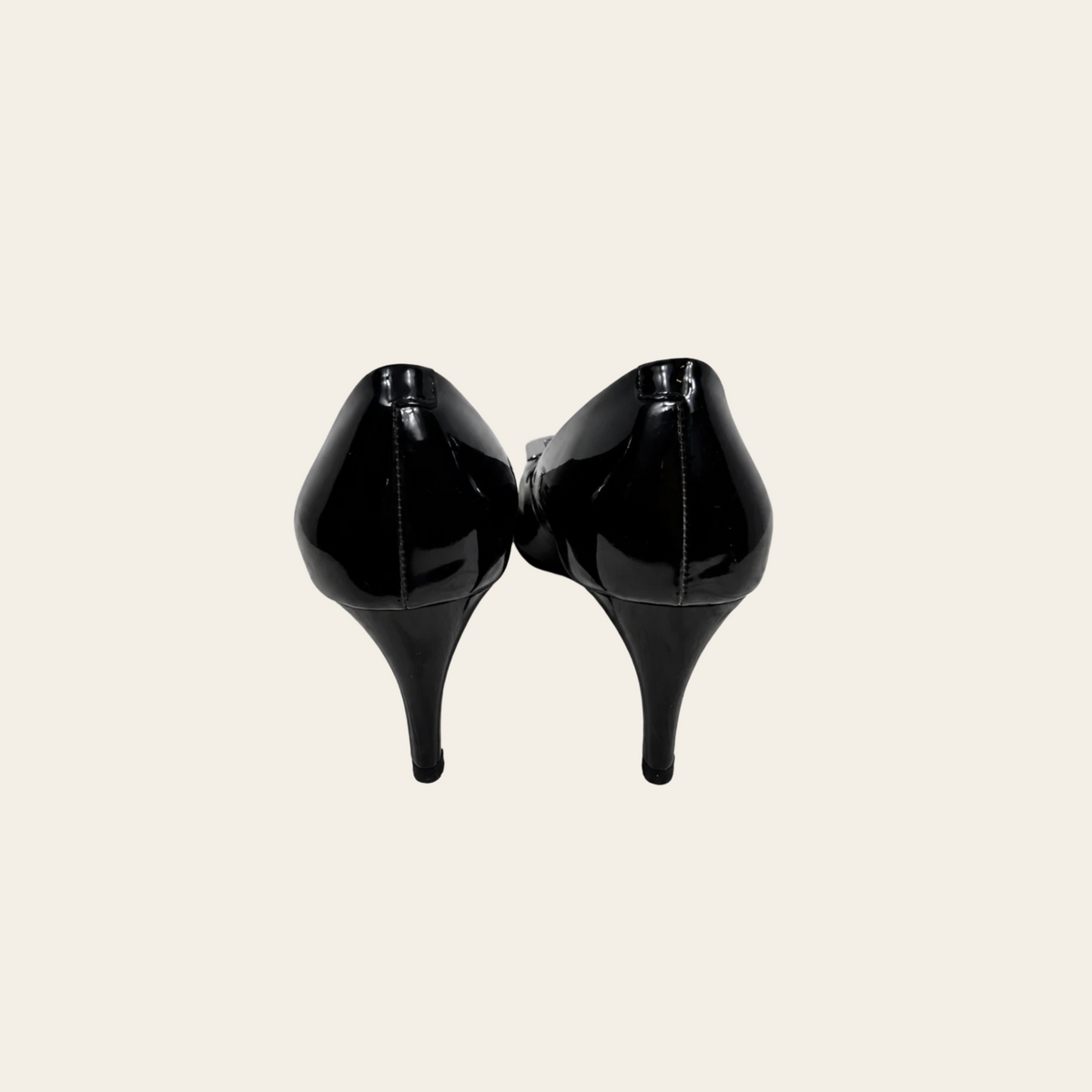 ROGER VIVIER — Escarpins en cuir verni noir à boucle rectangulaire argentée, taille 39
