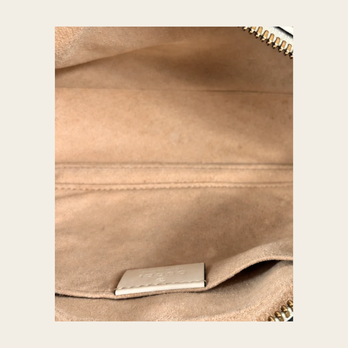 GUCCI — Sac GG Marmont Matelassé Small en cuir blanc crème avec Double G doré