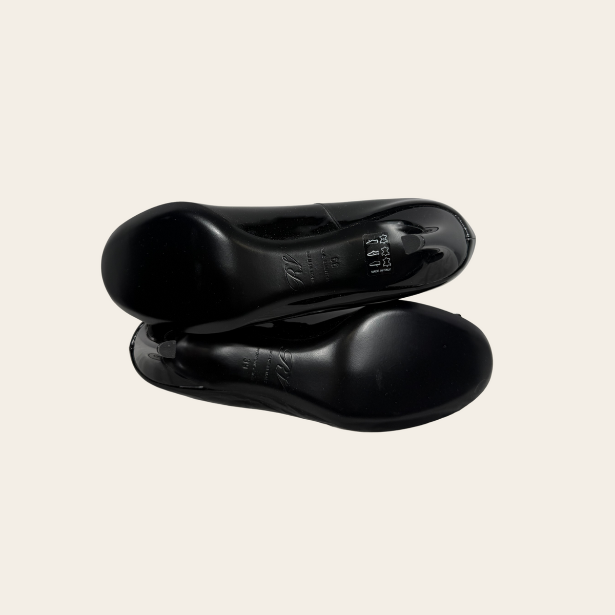 ROGER VIVIER — Escarpins en cuir verni noir à boucle rectangulaire argentée, taille 39