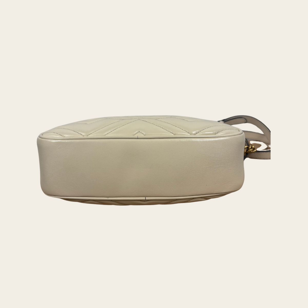 GUCCI — Sac GG Marmont Matelassé Small en cuir blanc crème avec Double G doré