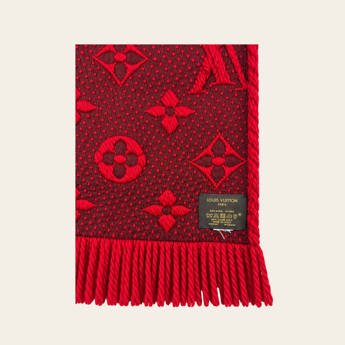 LOUIS VUITTON — Écharpe Logomania en laine et soie rouge rubis à motif Monogram jacquard et franges