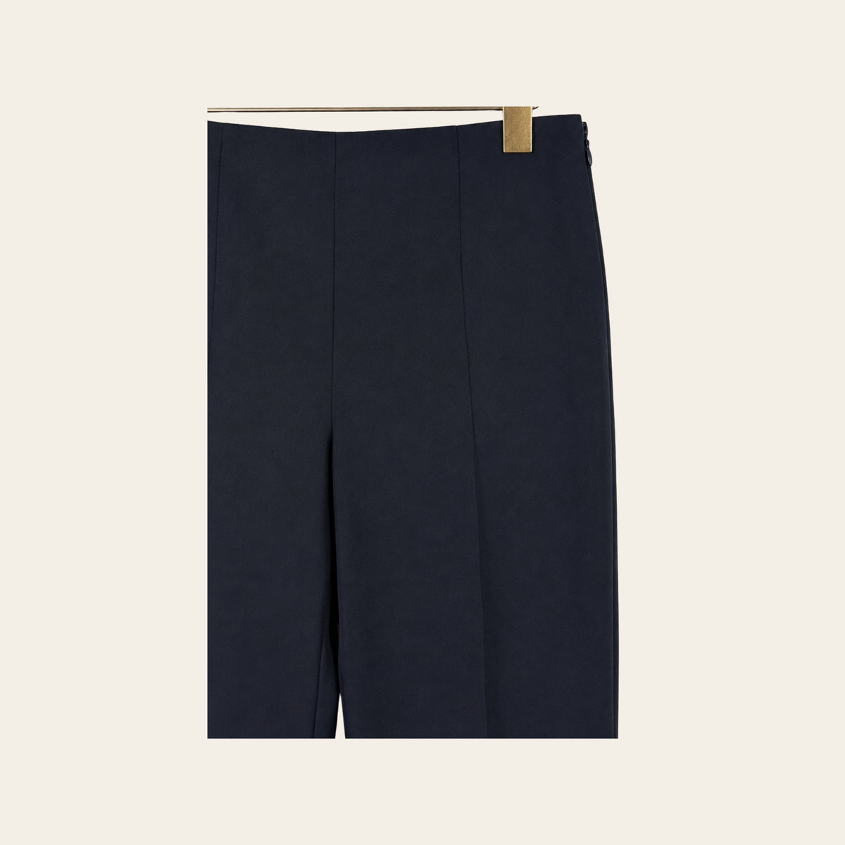 FERRAGAMO – Pantalon Tailleur Taille Haute en Laine Vierge Noir, Taille 38