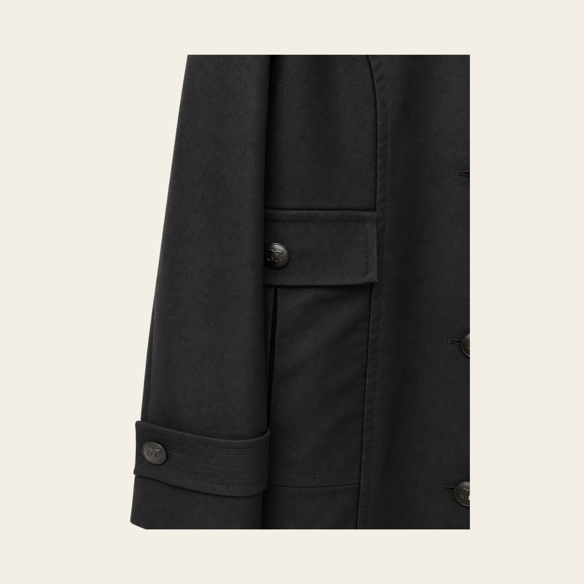 CHANEL – Manteau Utility Long en Coton Noir à Boutons CC, Taille 50