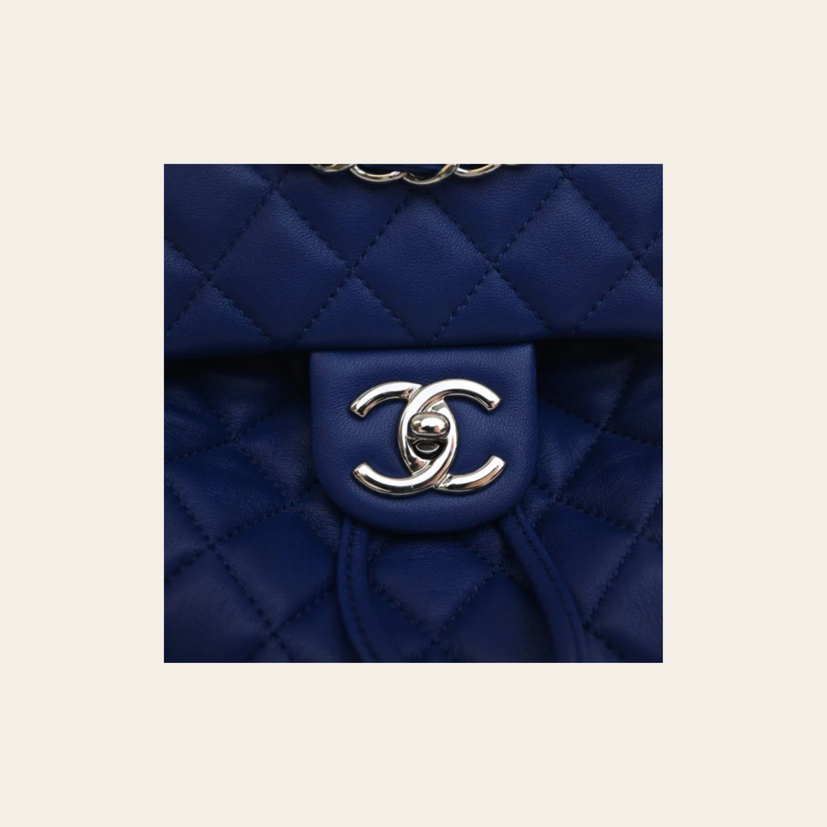 CHANEL Small Urban Spirit Backpack en cuir d’agneau bleu