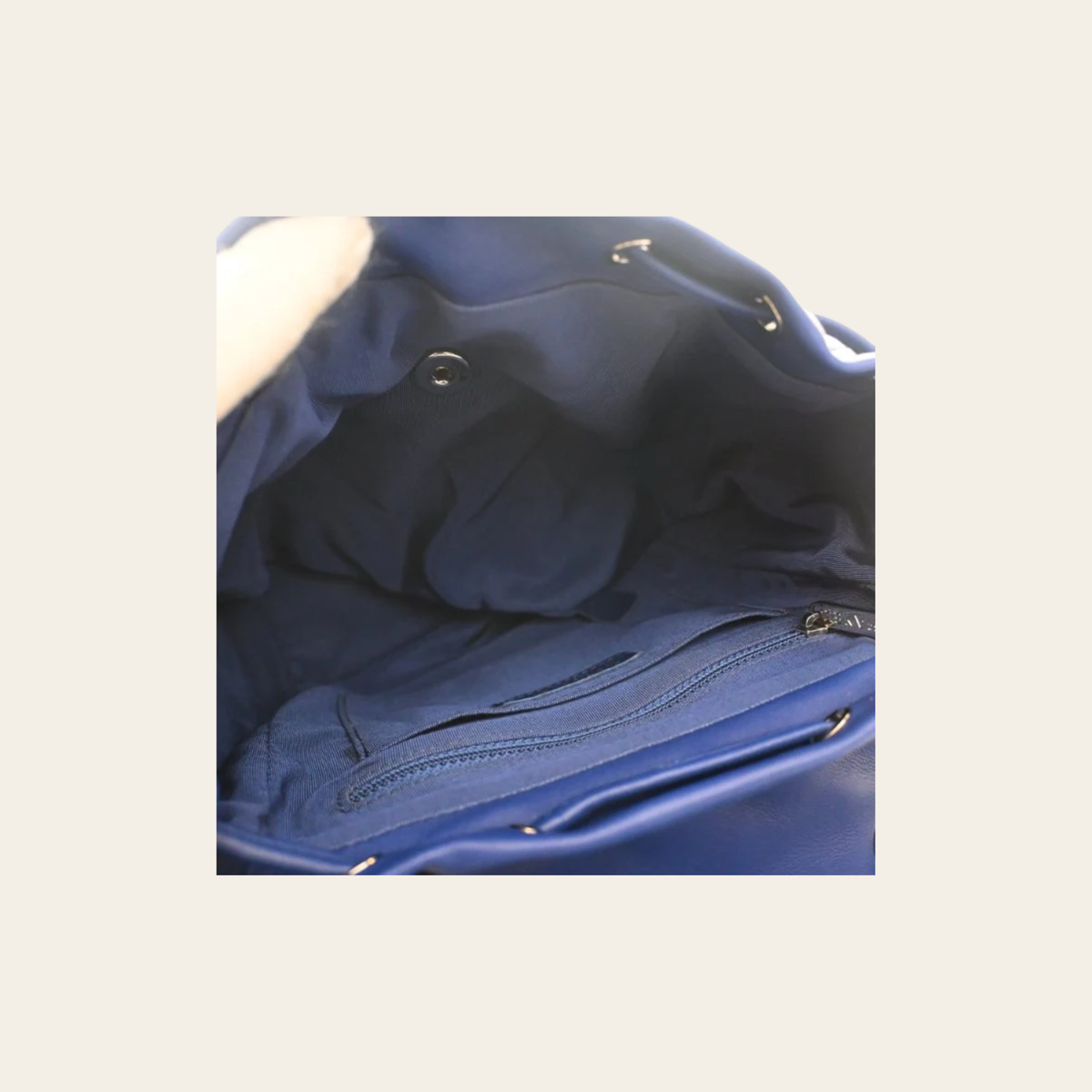 CHANEL Small Urban Spirit Backpack en cuir d’agneau bleu