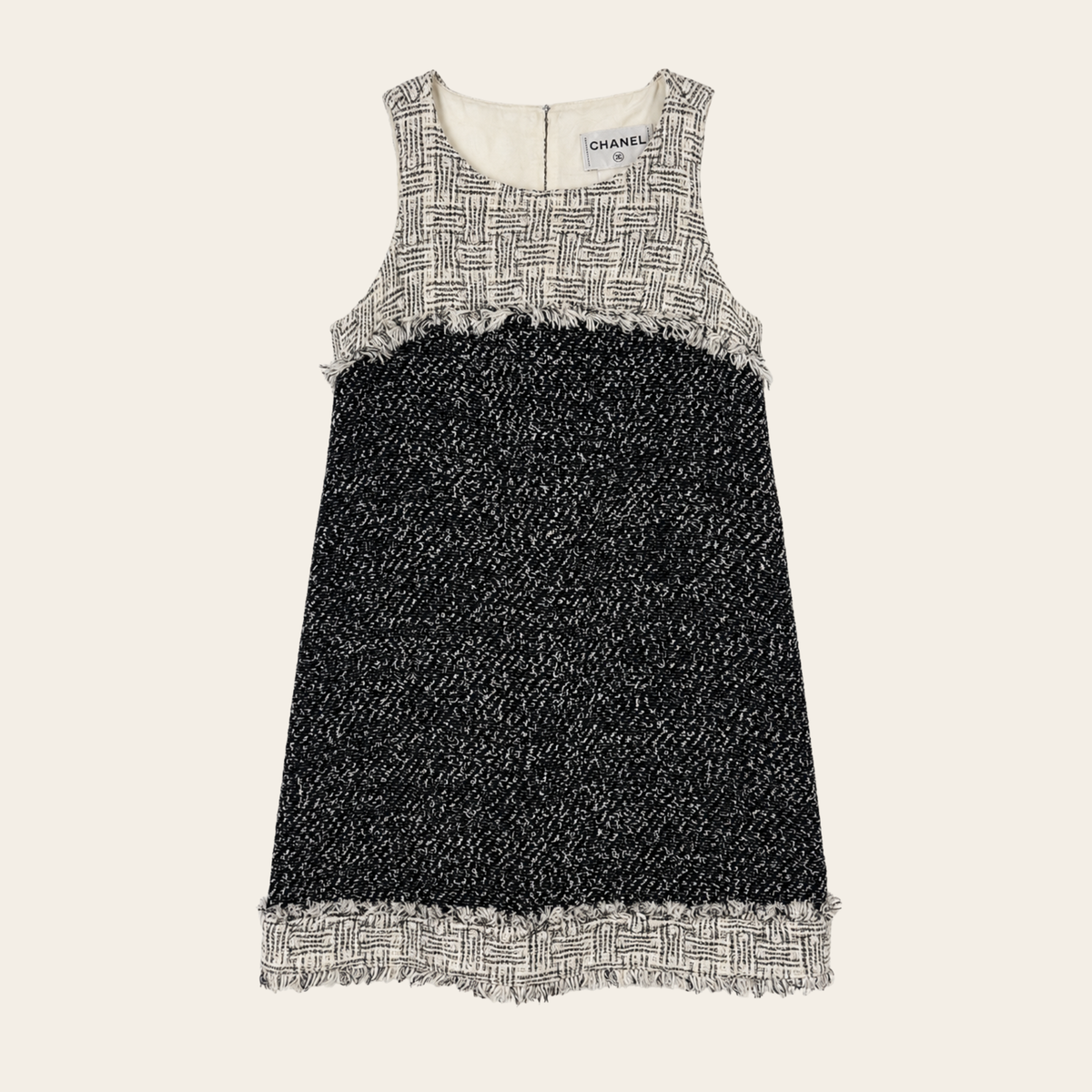 CHANEL – Robe courte en tweed bicolore à franges
