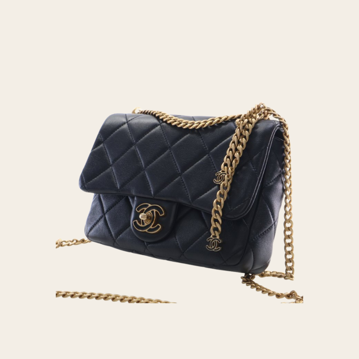 CHANEL — Mini CC Square Flap en cuir d’agneau noir