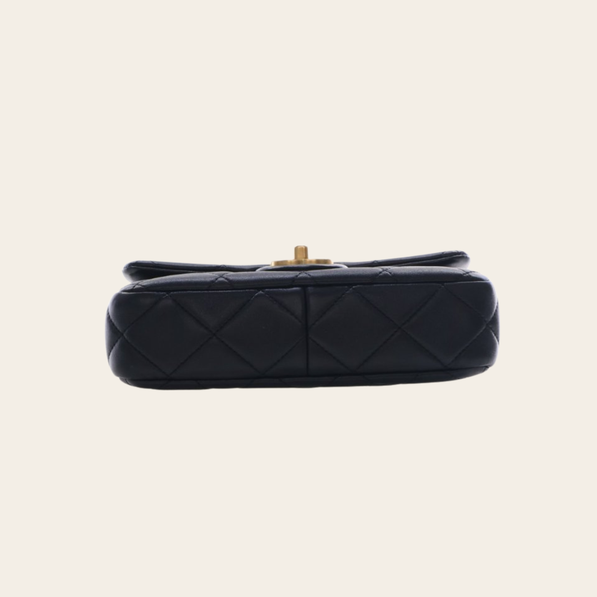 CHANEL — Mini CC Square Flap en cuir d’agneau noir
