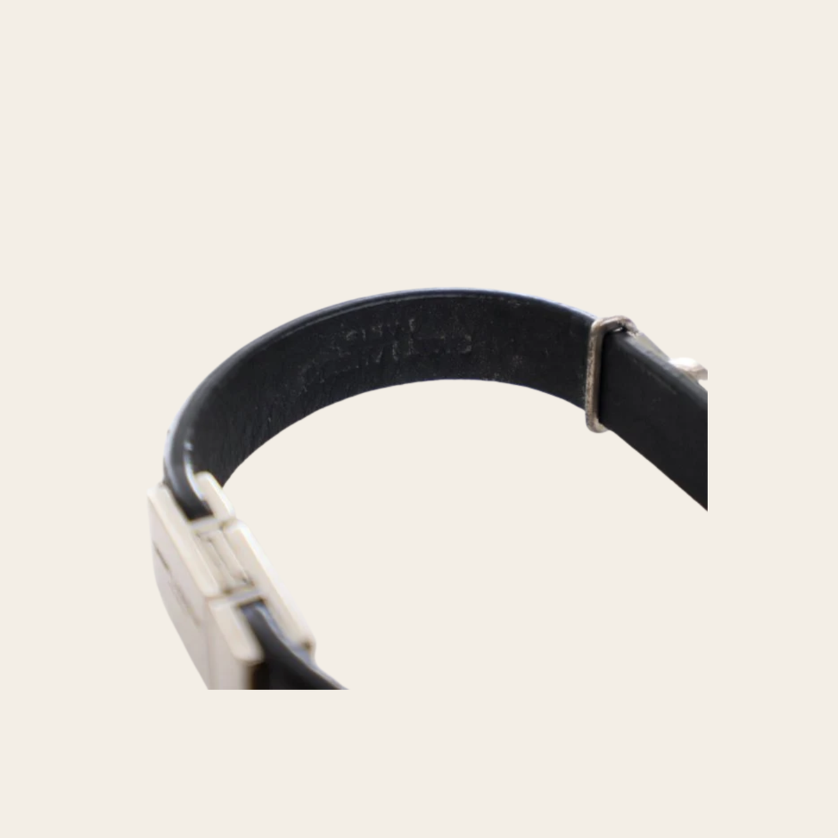 SAINT LAURENT — Bracelet en python noir à Cassandre argentée, 7 po