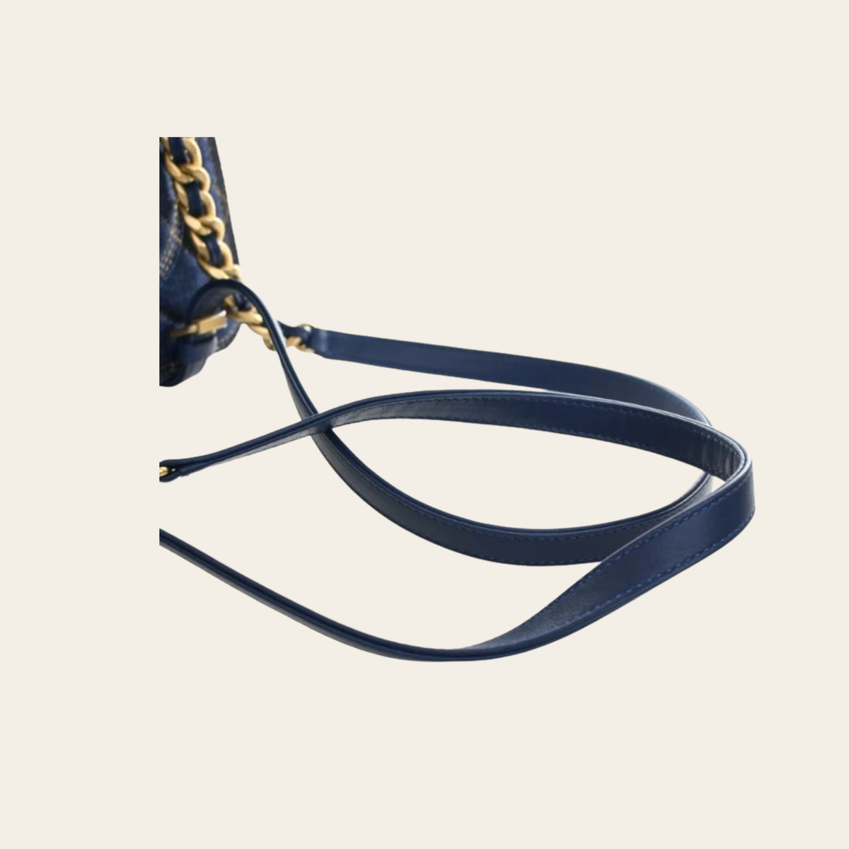 CHANEL — Sac à dos Double You en denim matelassé bleu
