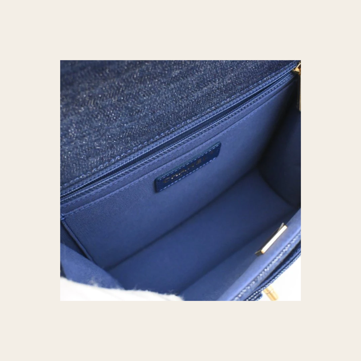 CHANEL — Sac à dos Double You en denim matelassé bleu